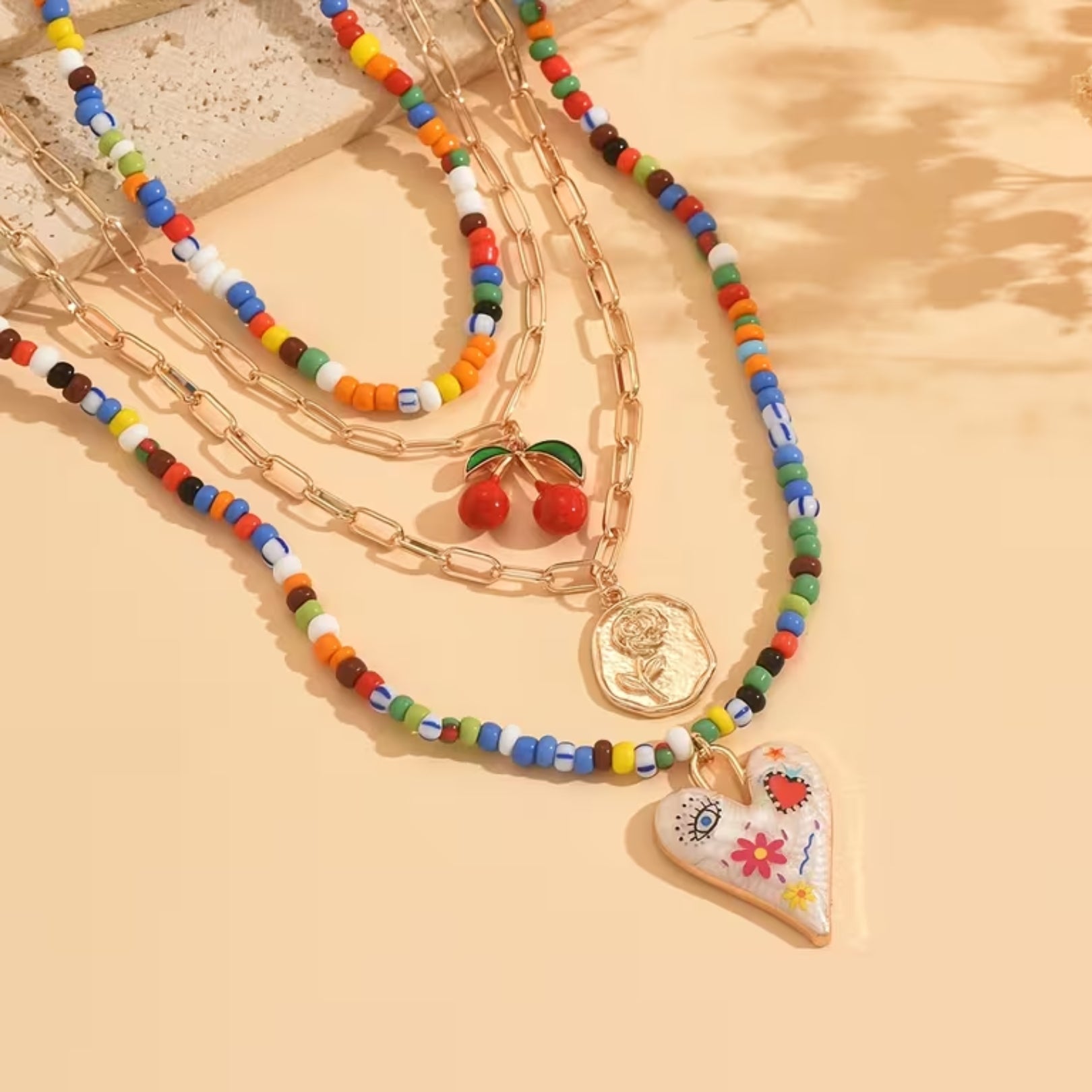 Collar Bohemio Multicapa para Mujer con Cuentas Multicolor y Dije de Cereza
