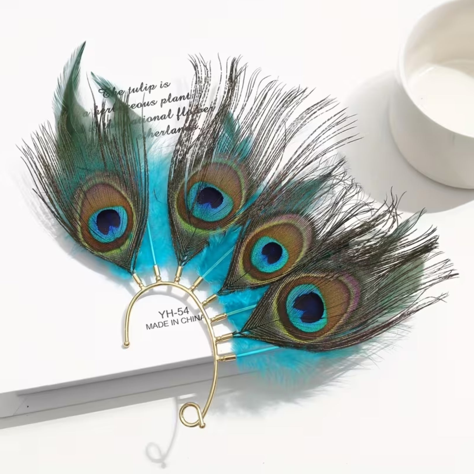Tocado para Oreja con Plumas Naturales de Pavo Real | Accesorio Elegante para Mujer