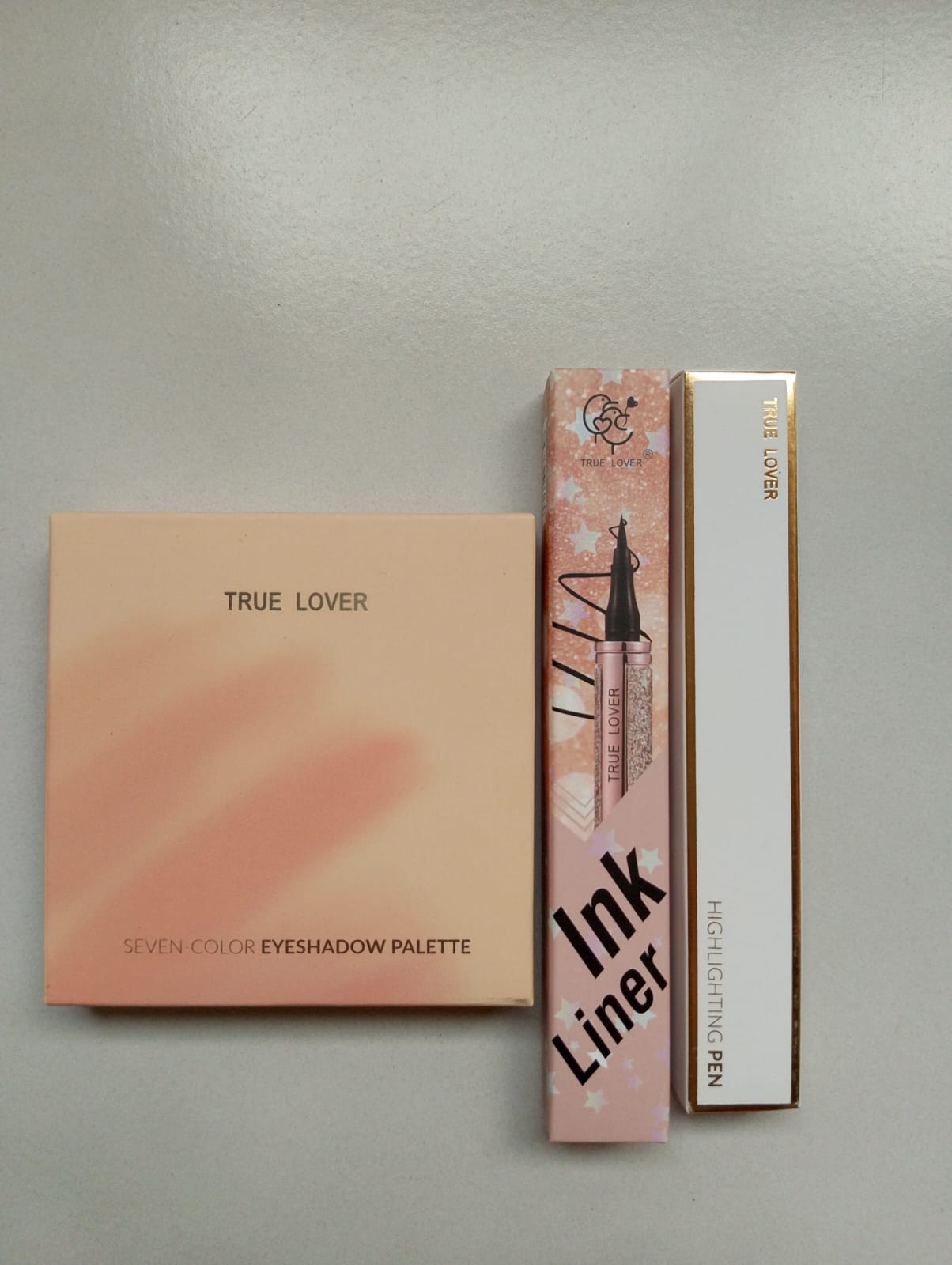 KIT MIRADA IMPACTO- PALETA DE SOMBRAS, DELINEADOR Y LAPIZ ILUMINADOR