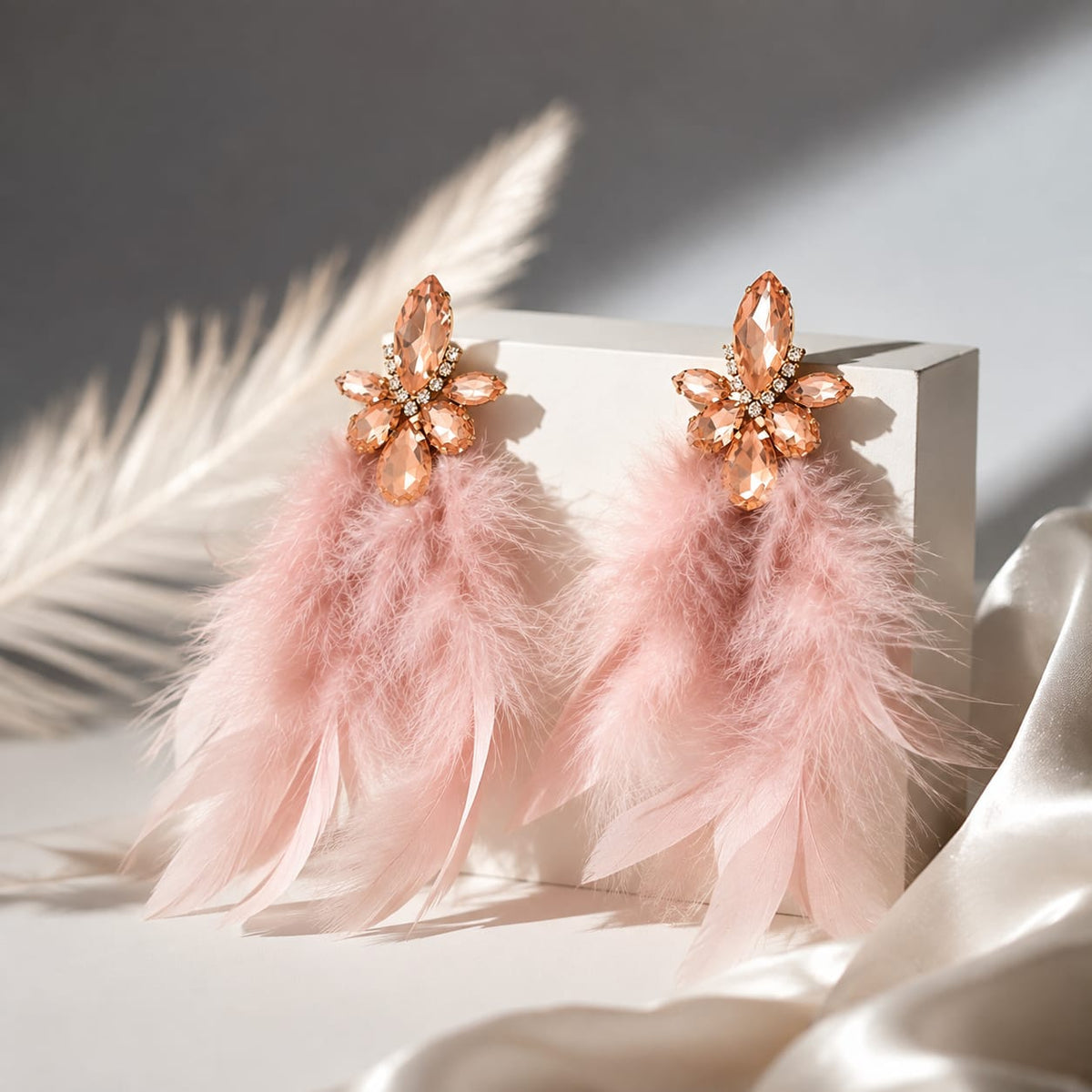 Arete Pluma Rosada Con Cristales