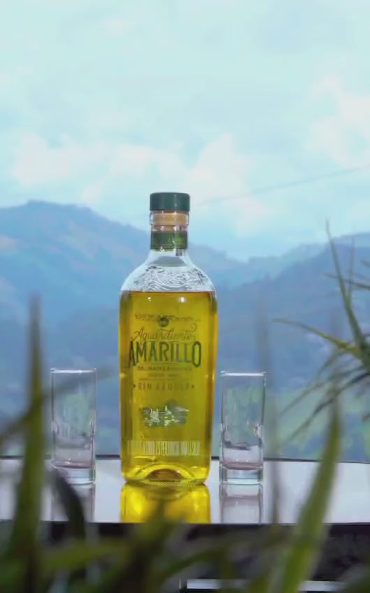 Cargar vídeo: Aguardiente Amarillo de Manzanares 750ml